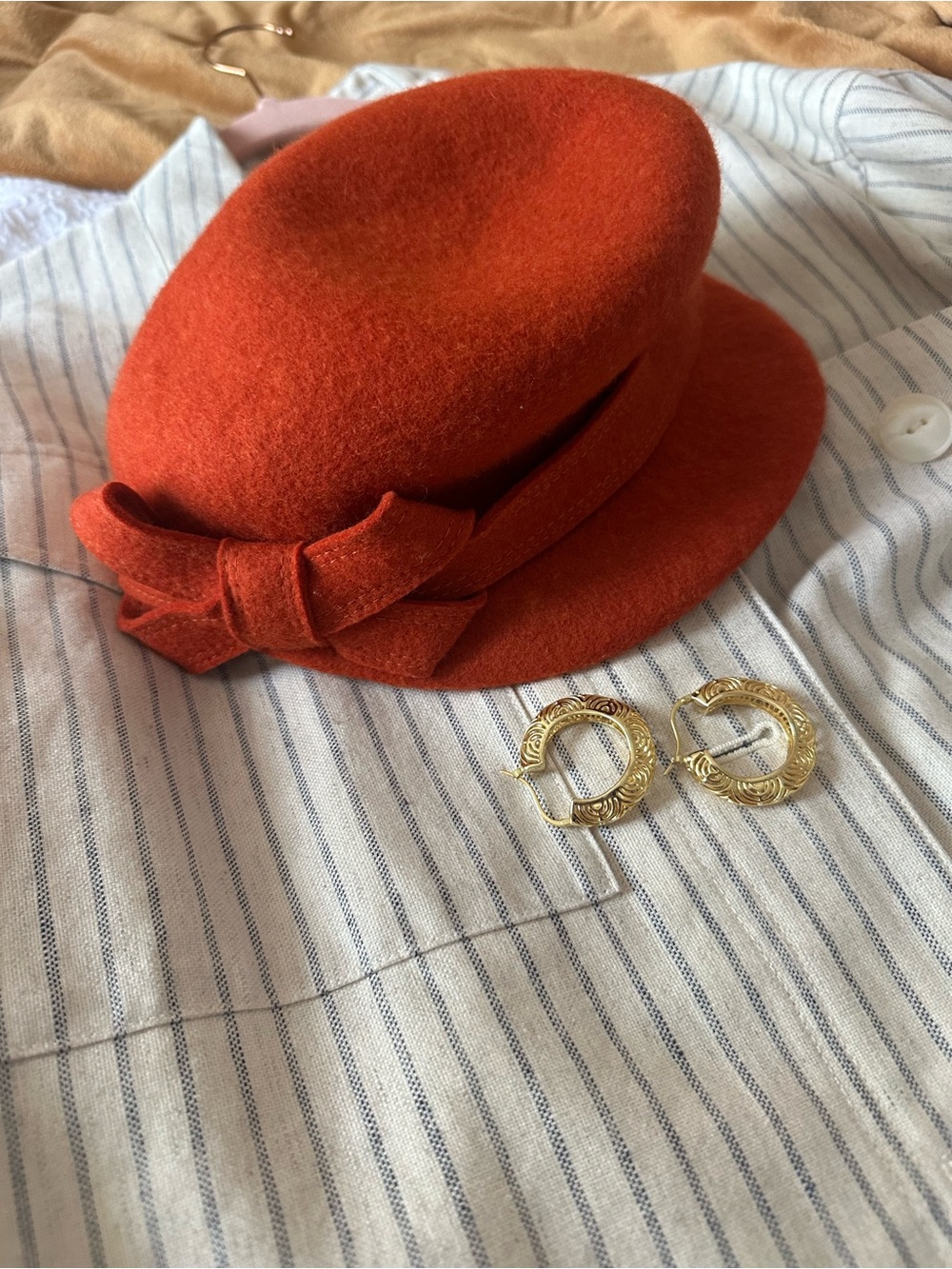 Women's Orange Wool Bow Cloche Cap